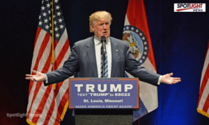 வாழ்நாள் சலுகை சுயமாக நாடுகடத்தப்படுபவர்களுக்கான டிரம்பின் பணத் திட்டம்